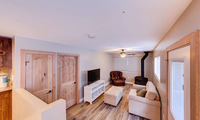 Julian Apartment | Renovated double queen apartment on first floor