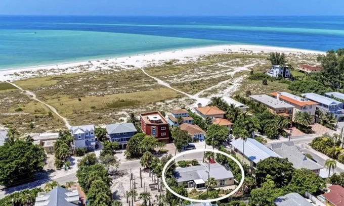Anna Maria House | Renovated duplex 2bed/2bath North End Of Anna Maria, 2min walk to the beach