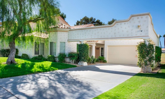 Palm Desert Condo | Renovated End Unit on Golf Course. Amazing View! Quiet located on a cul-de-sac.