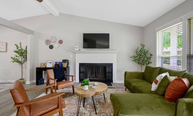 Cary House | Renovated, Family-Friendly 4BR Retreat in Quiet Cul-de-sac. USA Baseball!
