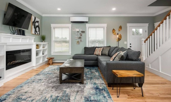 Scarborough House | RENOVATED FAMILY HOUSE | NEAR PORTLAND + BEACHES