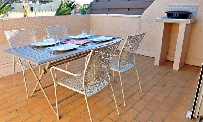 Marseillan Plage Apartment | Renovated flat with air conditioning