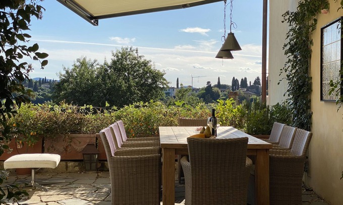 Oltrarno House | Renovated gorgeous villa in Florence. Walking distance to all sites.