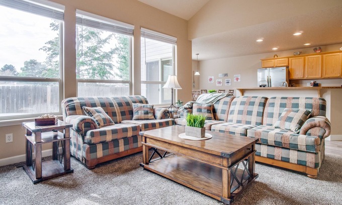 West Valley House | Renovated~Great Location~Pets Welcome~Fast WIFI