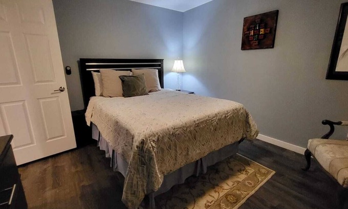 East Central Apartment | Renovated Guest House with Private Entrance and Parking – Perfectly Located!