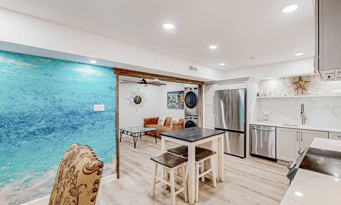 Del Mar Condo | Renovated Gulf-front apartment with amazing view & washer/dryer