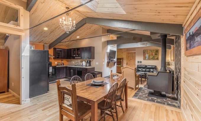 Ouray Condo | Renovated Historic Suite - Air Conditioning - Heart of Downtown Ouray