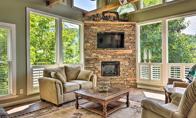 Butler House | Renovated Home w/Private Dock on Watauga Lake