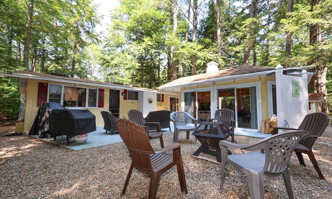 Meredith Cottage | Renovated Home Walk to Beach on Lake Winnipesaukee