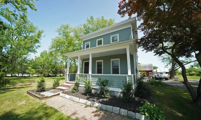 Saugerties House | Renovated home with spa access Steps from Cantine Field/HITS