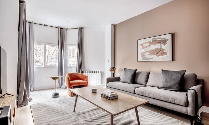 La Ribera Apartment | Renovated La Dreta de l'Eixample 3BR, by Blueground