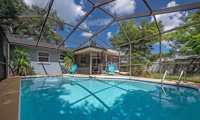 Anona House | Renovated Largo Pool Home