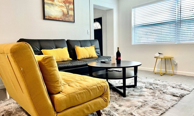 Pompano Beach House | Renovated Luxury 1 Bedroom Unit
