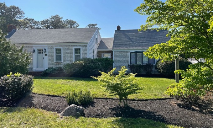 South Chatham House | Renovated, modern Chatham beach house with lots of cozy charm