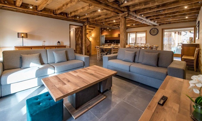 Saint-Sorlin-d'Arves Ski Chalet | Renovated mountain chalet with jacuzzi 4* sleeps 15