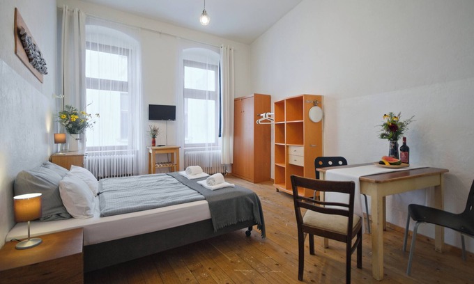 Mitte Apartment | Renovated old apartment with new shower room, separate eat-in kitchen and washing machine