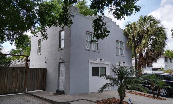 Tampa Apartment | Renovated One bed/bath w office in Seminole Heights
