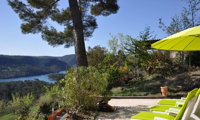 Esparron-de-Verdon Villa | Renovated Provencal farmhouse with panoramic view of Lake Esparron de Verdon