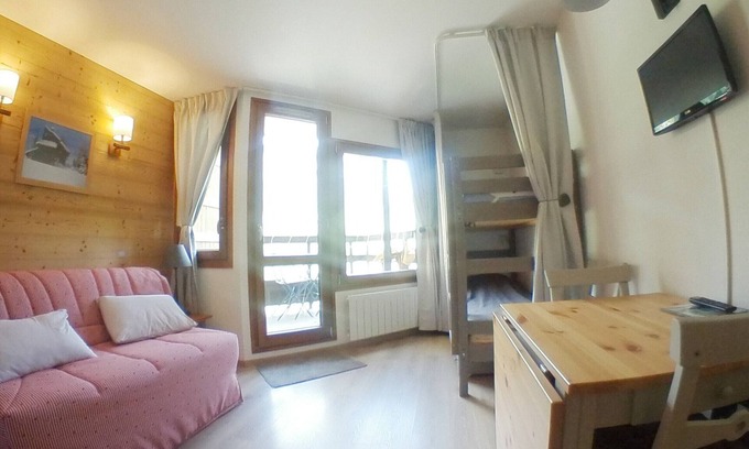 Avoriaz Apartment | Renovated Studio for 4 - Ski-In/Ski-Out Access - Near Cable Car & Slopes in Morzine