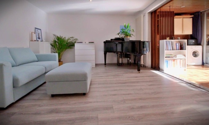 Merignac Apartment | Renovated studio with grand piano