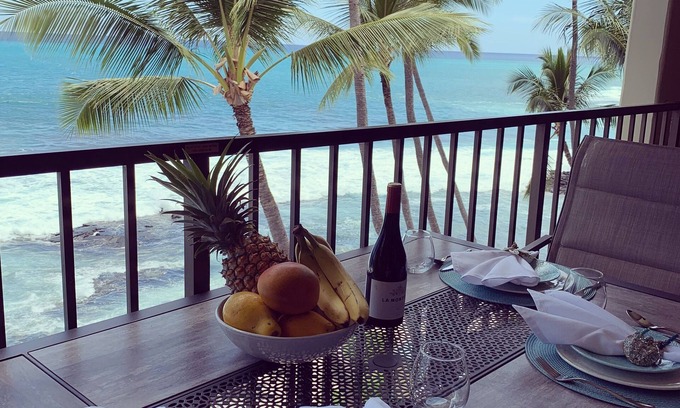 Kailua-Kona Condo | Renovated-Stunning Direct Oceanfront Top Floor Penthouse in Kona with AC!