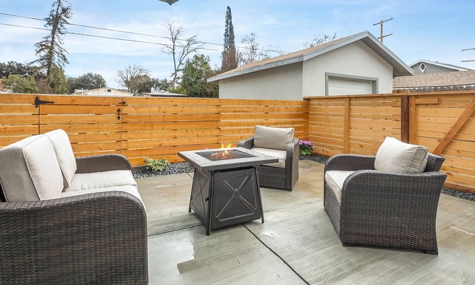 Fresno House | 🔥 Renovated Tower District Home W/ Outdoor Firepit