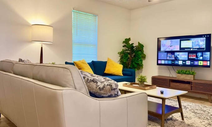 Cartersville House | Renovated Townhome Close to Everything - 8 Guests