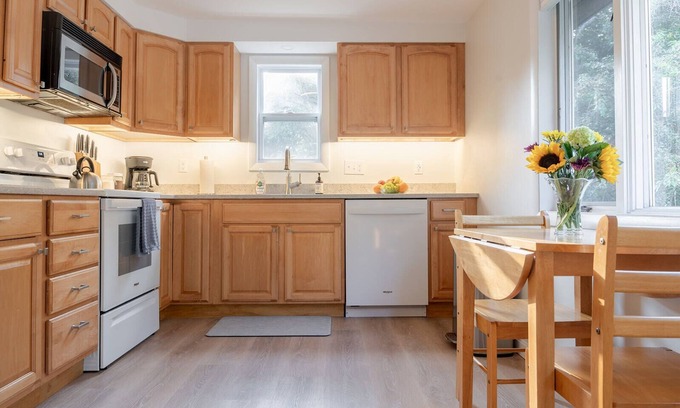 York Harbor House | Renovated York Harbor home. Walk to the beach and Cliff Walk.
