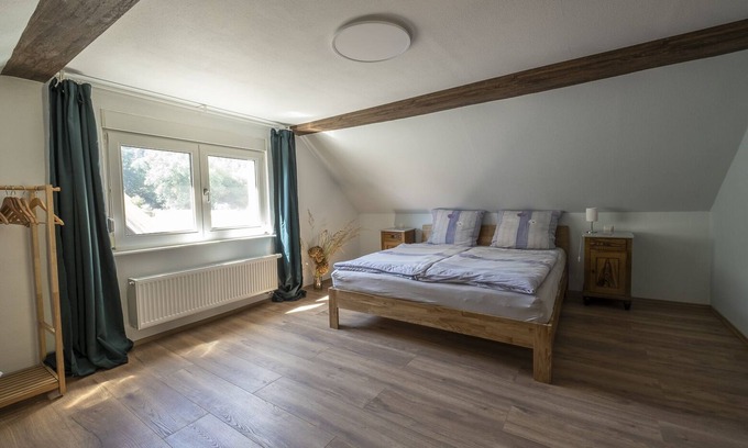 Erfweiler House | Renoviertes Gemütliches Ferienhaus mit Terrasse und Garten, Direkt am Waldrand