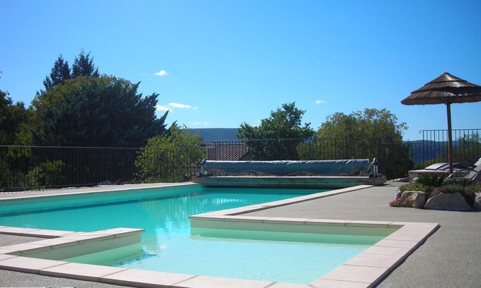Lagorce House | rent house 12 people with large heated pool quiet