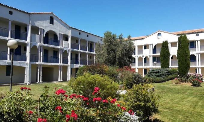 Vaux-sur-Mer Apartment | Rental of a south-facing apartment with garden 200 meters from nauzan beach,