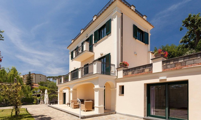 Sant'Agata sui Due Golfi Villa | Rentals in Italy - Villa Castore with large garden, swimming pool, sauna e Jacuzzi