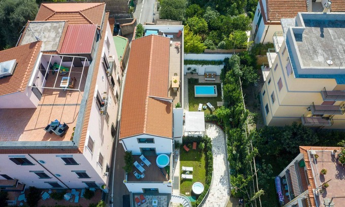 Sant'Agnello Villa | Rentals in Italy - The Ivy Villa with sea view, garden area, pool and jacuzzi