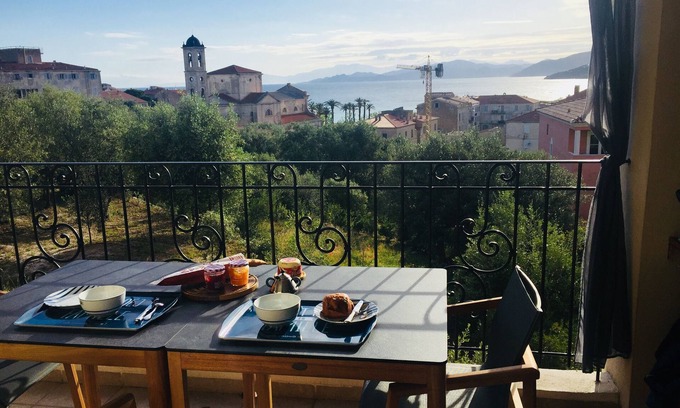 L'Ile-Rousse Apartment | RENTED F2 Ile Rousse, stunning sea view near the beach in 8 minutes walk