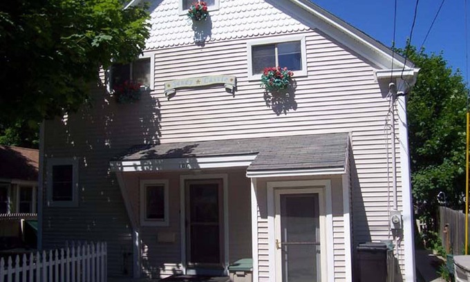 Old Orchard Beach House | Renting fall-winter weeks, weekends. Oct-end of May for college students.