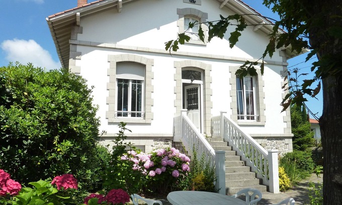 Hendaye Apartment | Renting the sea (with parking and garden) to the Spanish border .
