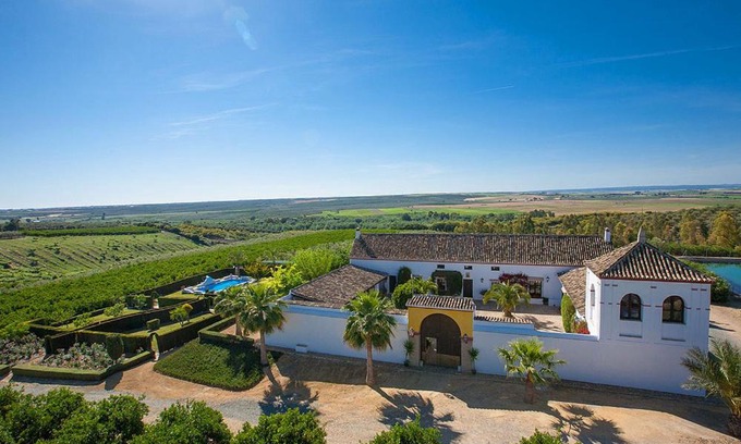 Aljarafe Villa | Reservaloen Hacienda las Marciagas