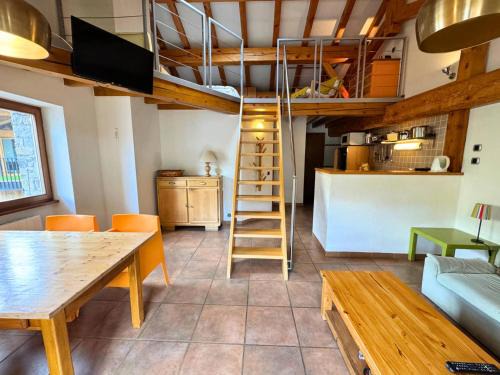 Saint-Martin-de-Belleville Apartment | Residence Abeille - 2 pièces mezzanine 4 personnes, 50m² + 10m² - Centre du village MAE-4111