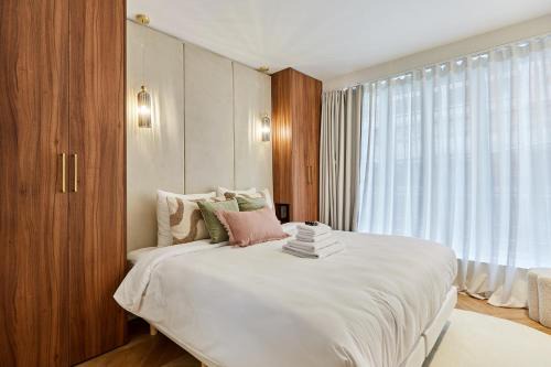 Quartier de la Porte-Saint-Denis Apartment | Residence 2 Apartments Center of Paris by Studio Prestige