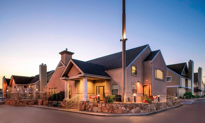 Highland Hotel | Residence Inn by Marriott Denver Downtown