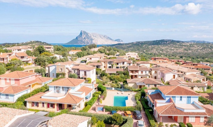 Monte Petrosu Apartment | Residence La Tartaruga Terrace with swimming pool