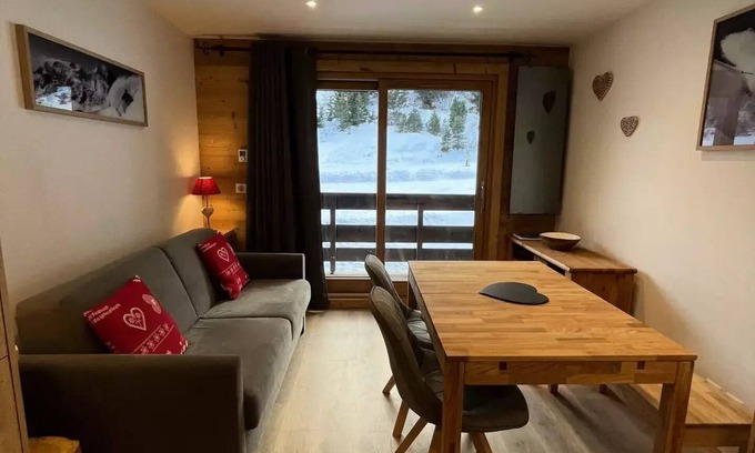Meribel-Mottaret Apartment | Residence Le Lac Blanc - Studio 4 people in MOTTARET at the foot of the slopes and shops
