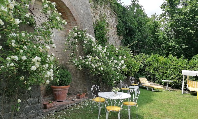 Todi Apartment | Residence Le Peonie apartment in the historic center