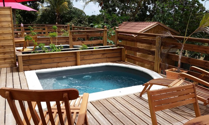 Le Moule Apartment | Résidence les 2 Moulins private swimming pools/jacuzzis and 3 minutes from the beach