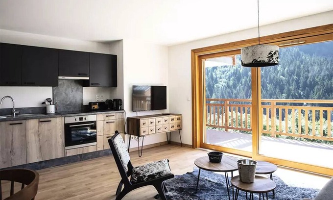 Vaujany Apartment | Residence Terresens Les Edelweiss* - 3 Room Apartment 6 People