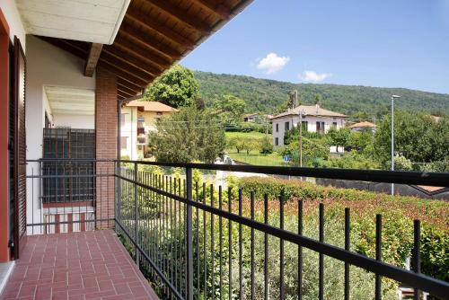 Cocquio-Trevisago Apartment | Residenza Contrada