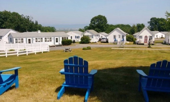 Wells Cottage | Resort cottage with water views in Maine