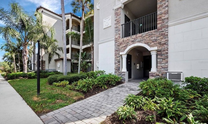 Lakewood Ranch Condo | Resort-style 1st Floor Condo in Lakewood National Golf Community-Lakewood Ranch!