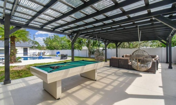 Thonotosassa House | Resort Style 5bedrooms/2bathrooms home with pool, Games and a pool table.