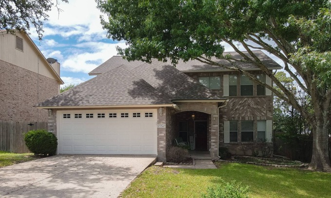 Universal City House | Rest and Recovery Suites-Live Oak Home